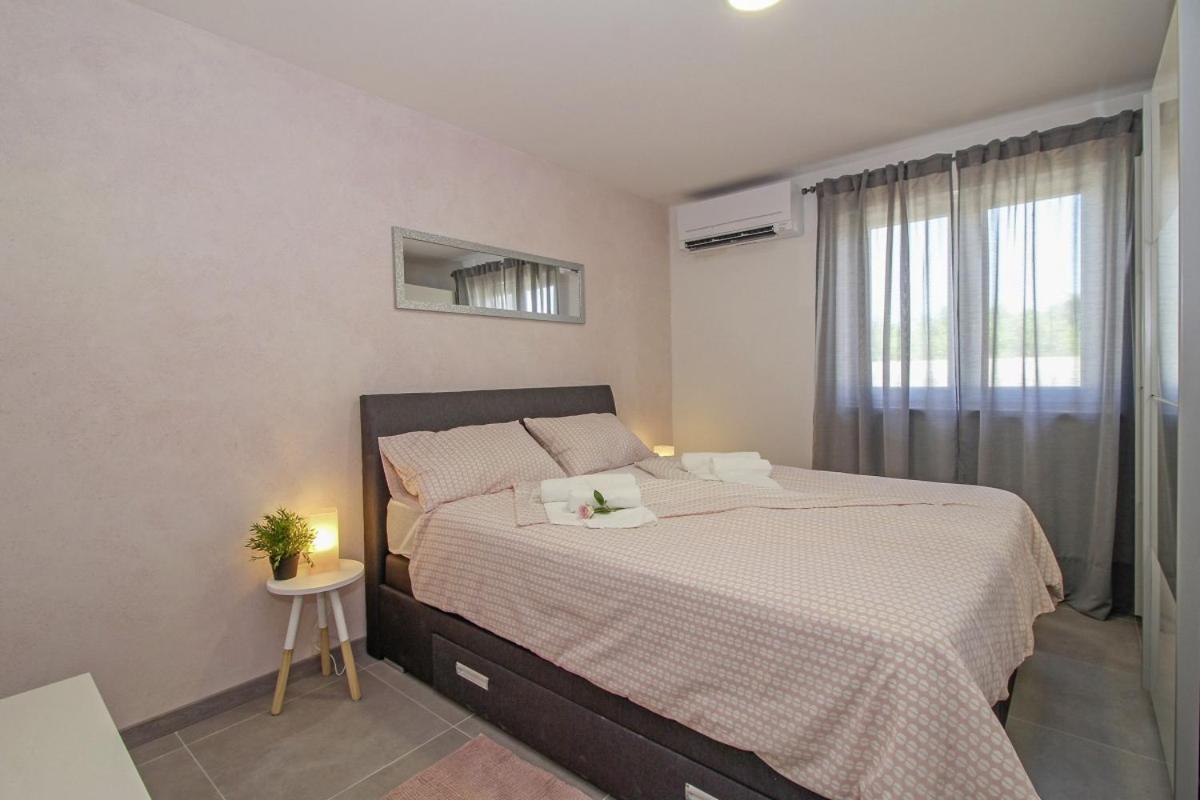 Žminj Natascha In Pamici - Haus Fuer 6 Personen 빌라 외부 사진