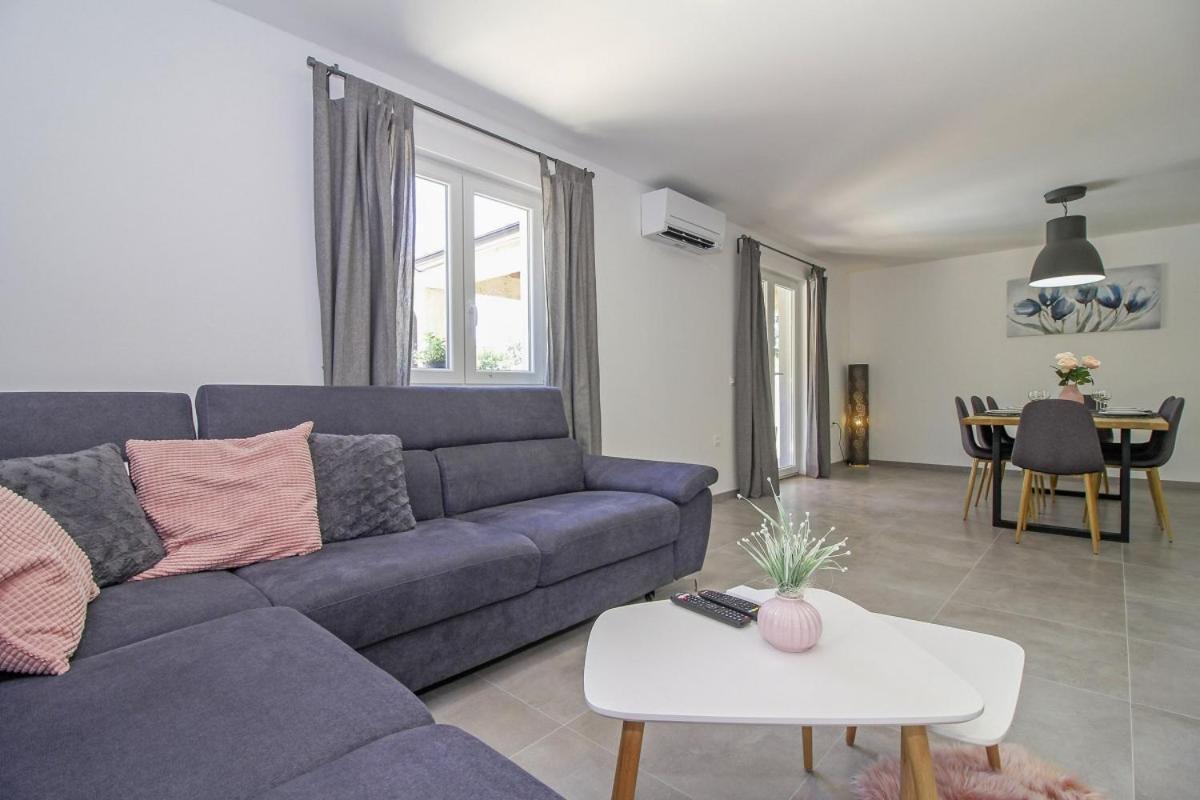 Žminj Natascha In Pamici - Haus Fuer 6 Personen 빌라 외부 사진